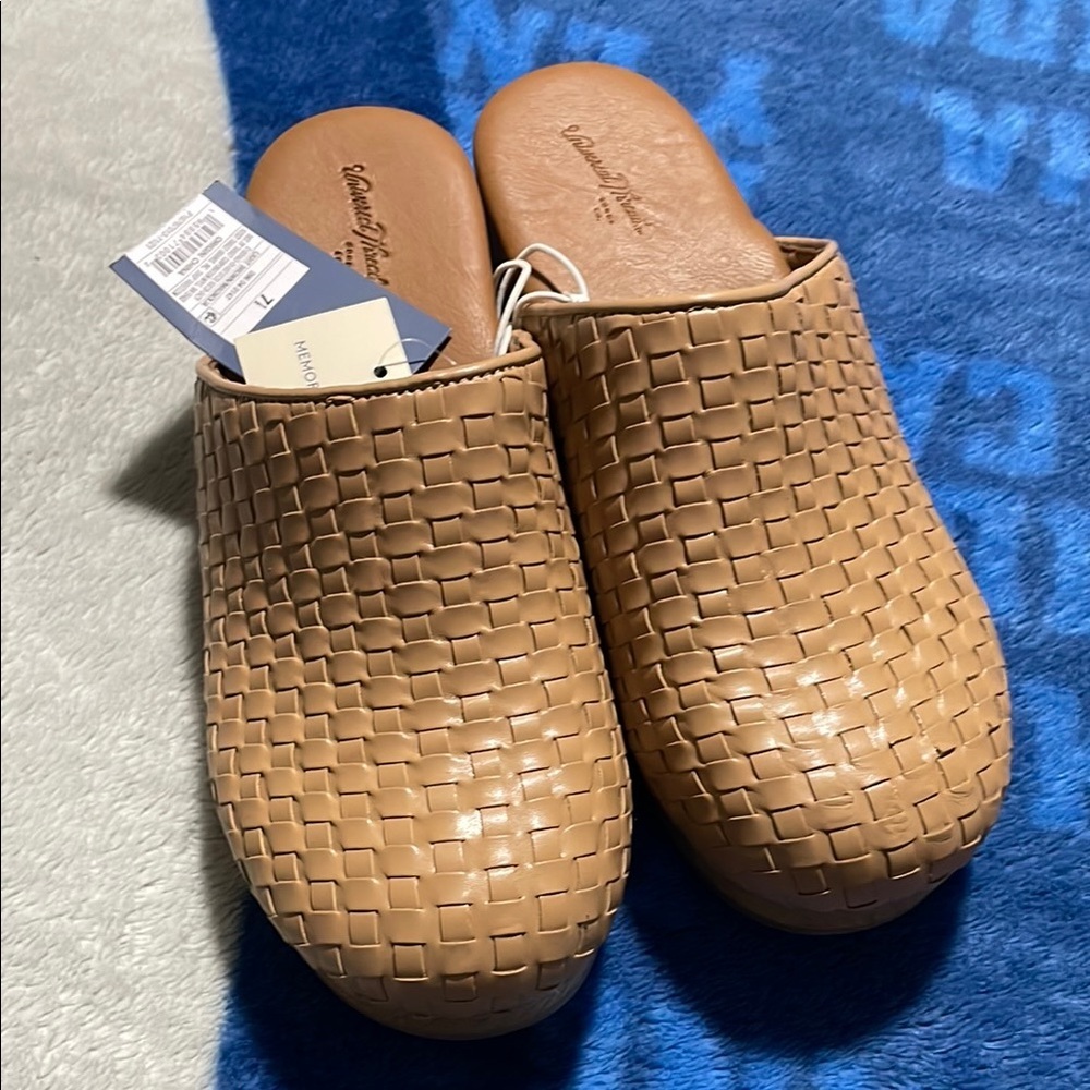 Universal Thread Tan Woven Slip-On Mules